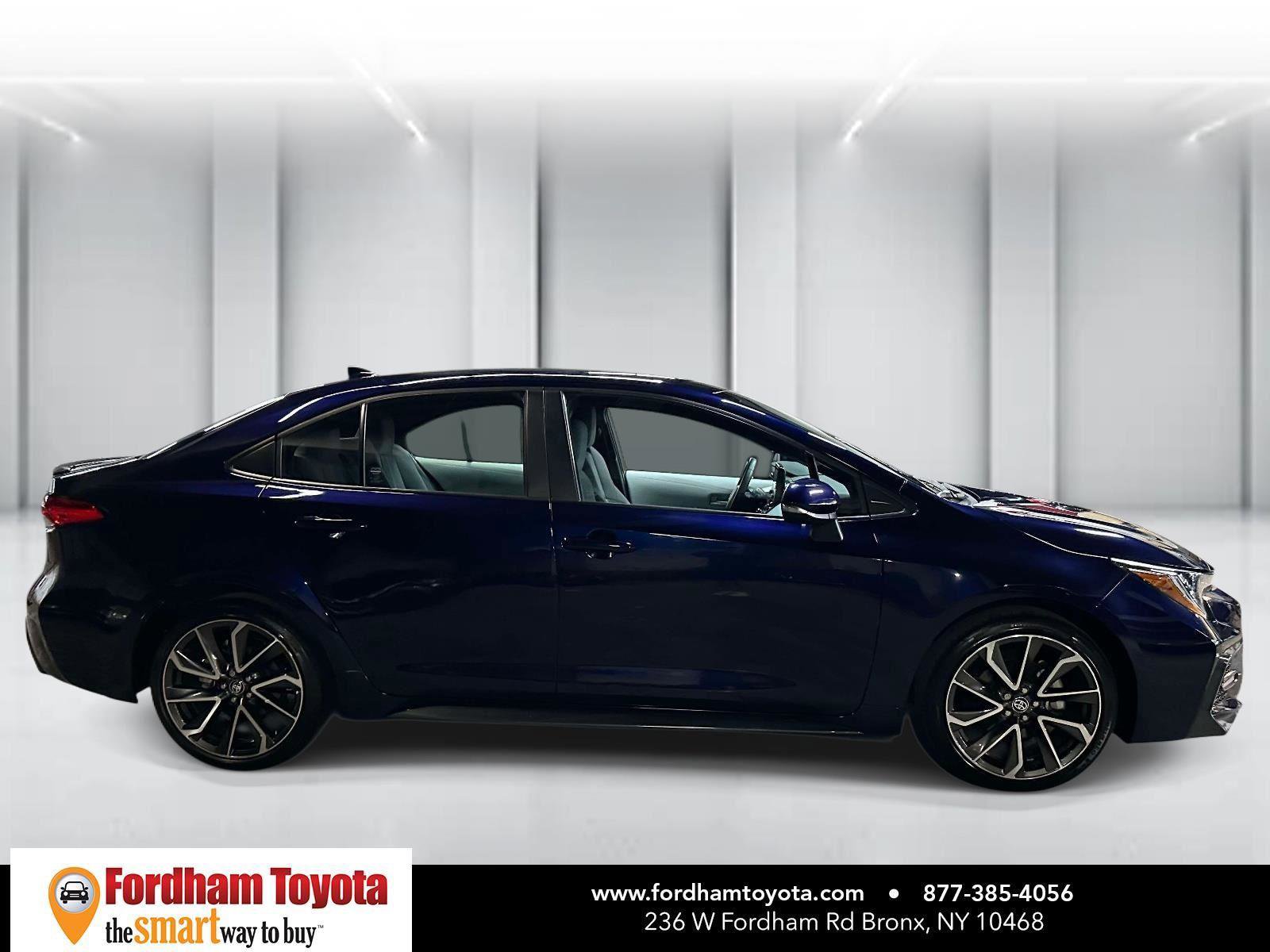 Used 2022 Toyota Corolla SE FWD image 2