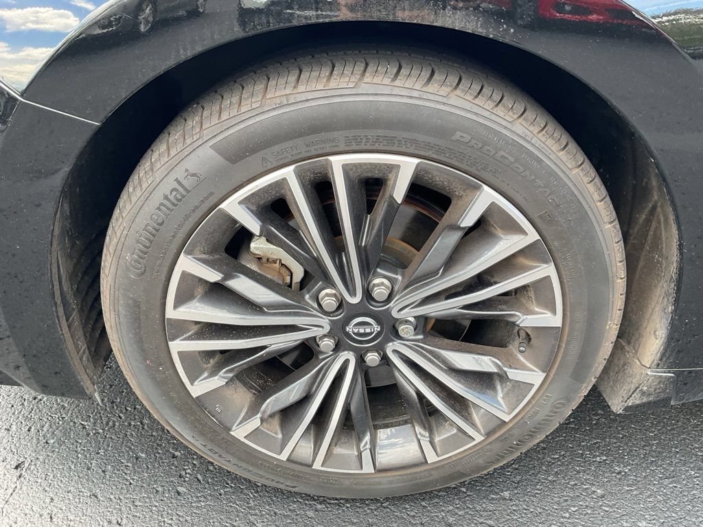 Used 2023 Nissan Maxima SV w/ Floor Mat Group FWD image 9