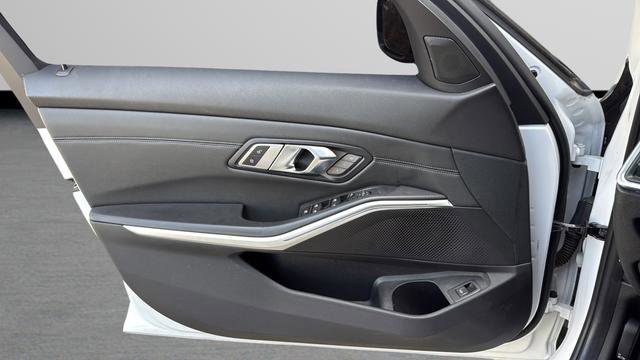 Used 2020 BMW M340i RWD image 10