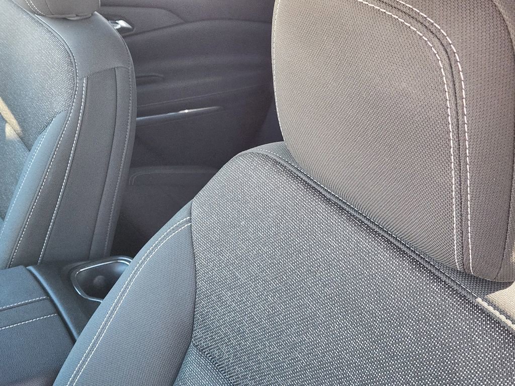 Used 2025 Chevrolet Traverse LT image 16