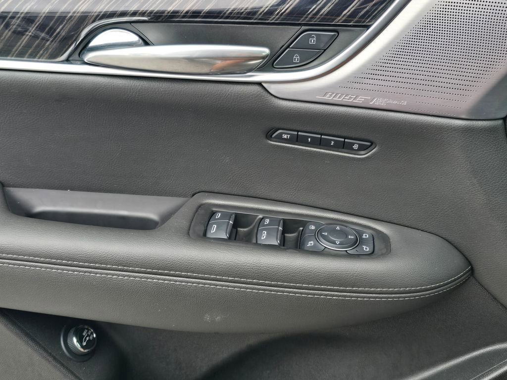Used 2025 Cadillac XT6 Premium Luxury image 29
