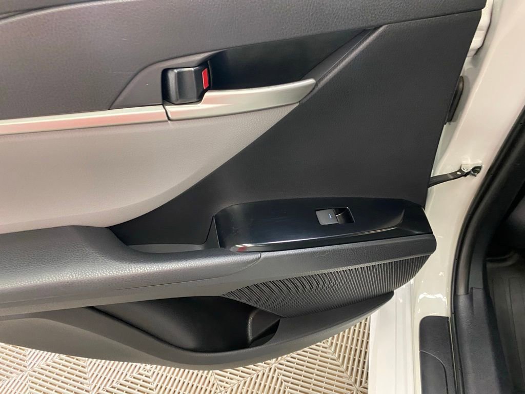 Used 2025 Toyota Camry LE w/ Convenience Package image 41