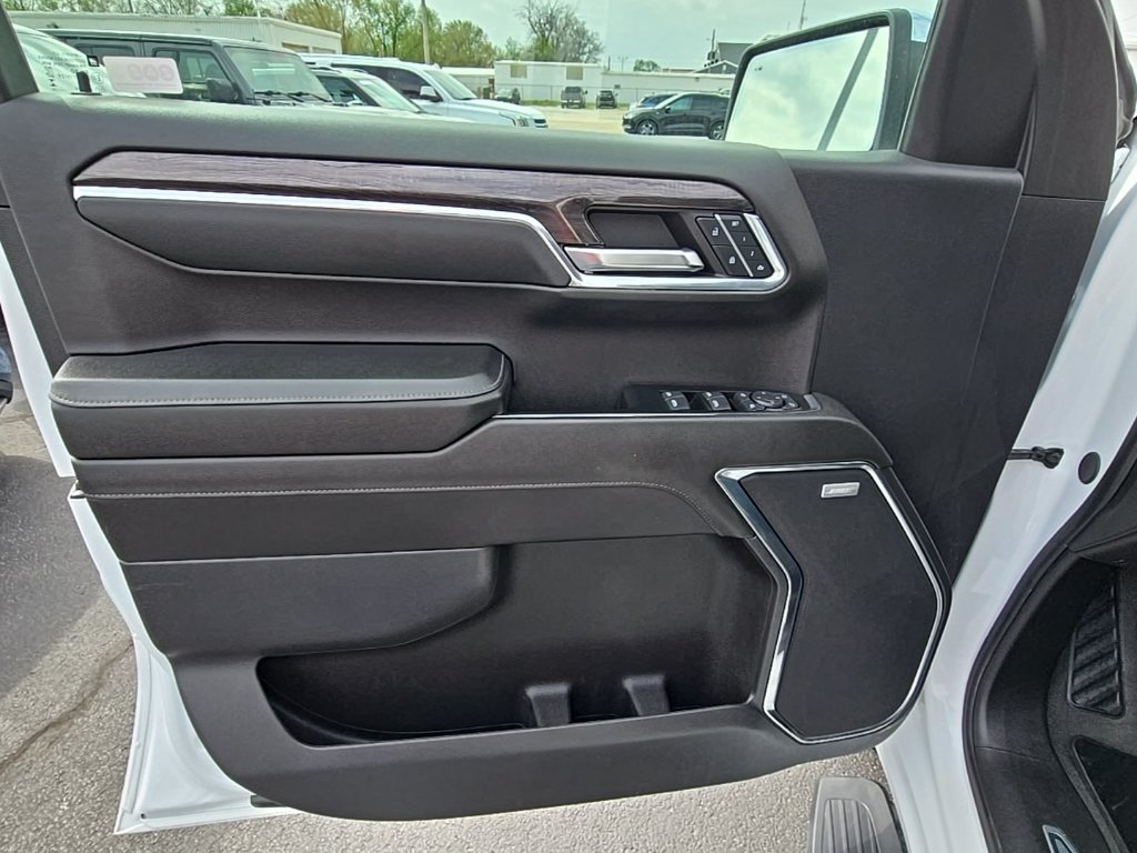 Used 2024 Chevrolet Silverado 1500 LTZ w/ LTZ Convenience Package II AWD/4WD image 7