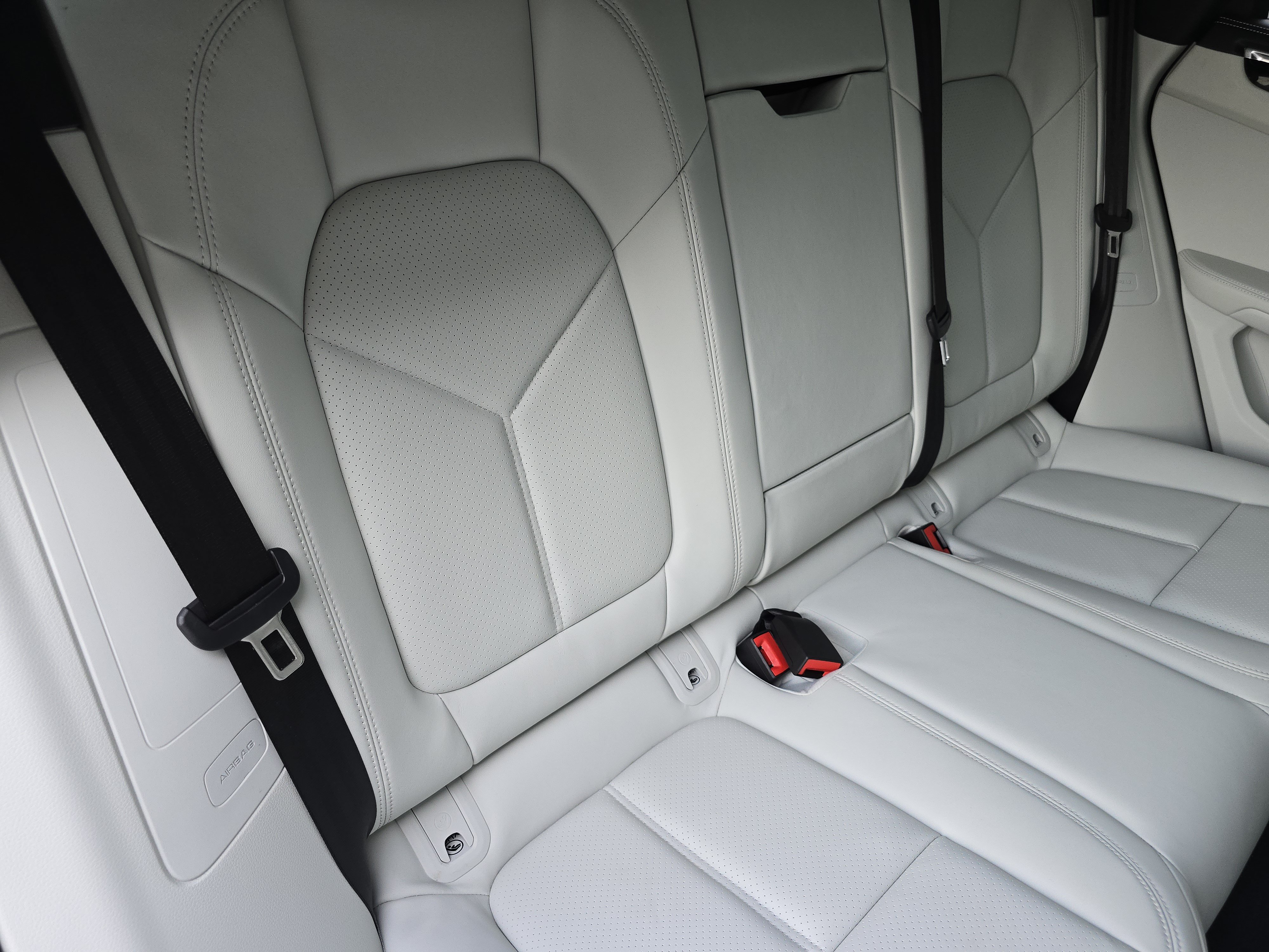 Certified 2026 Porsche Macan AWD/4WD image 22