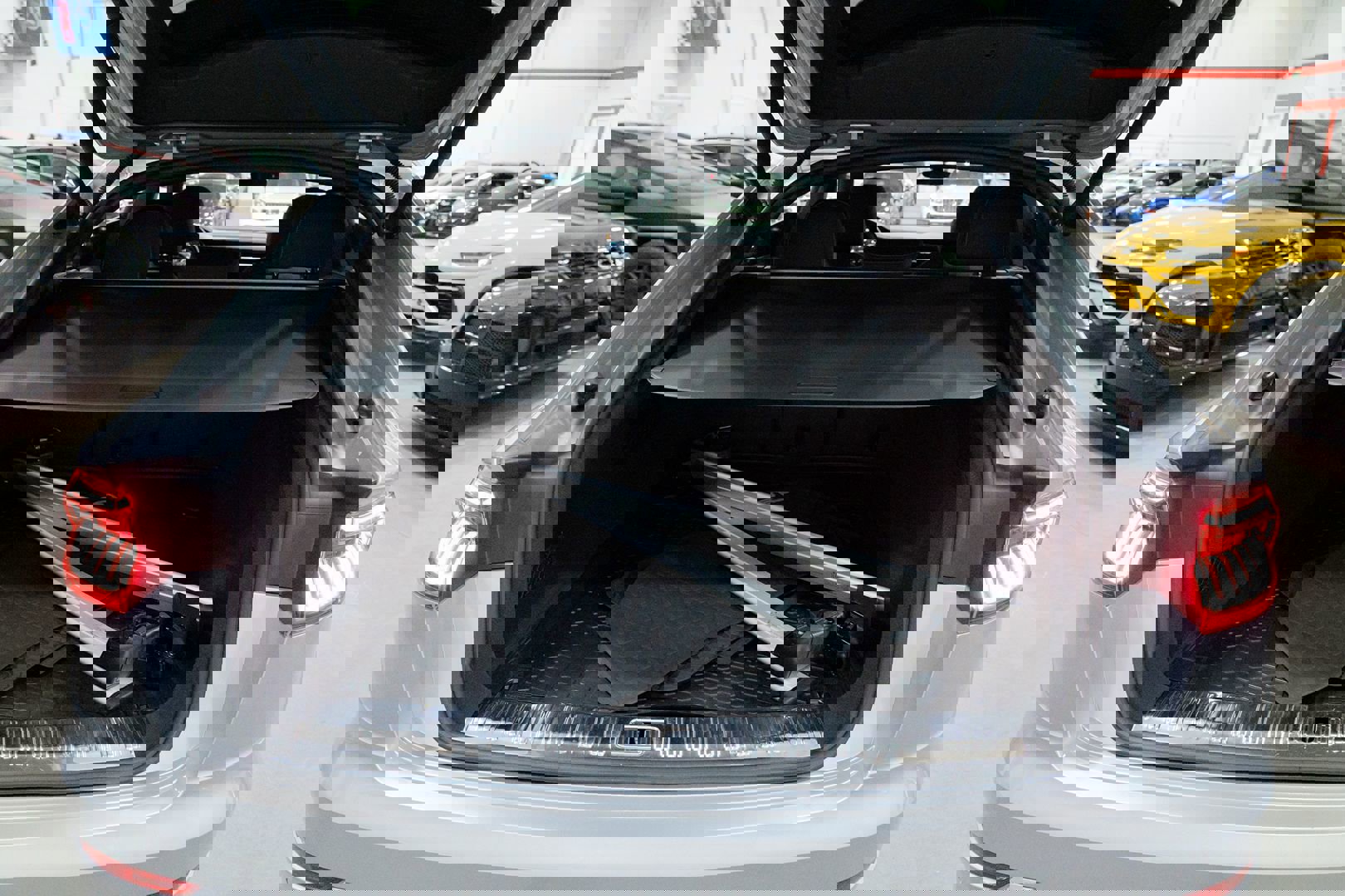 Used 2019 Audi Q8 Prestige w/ Towing Package image 23