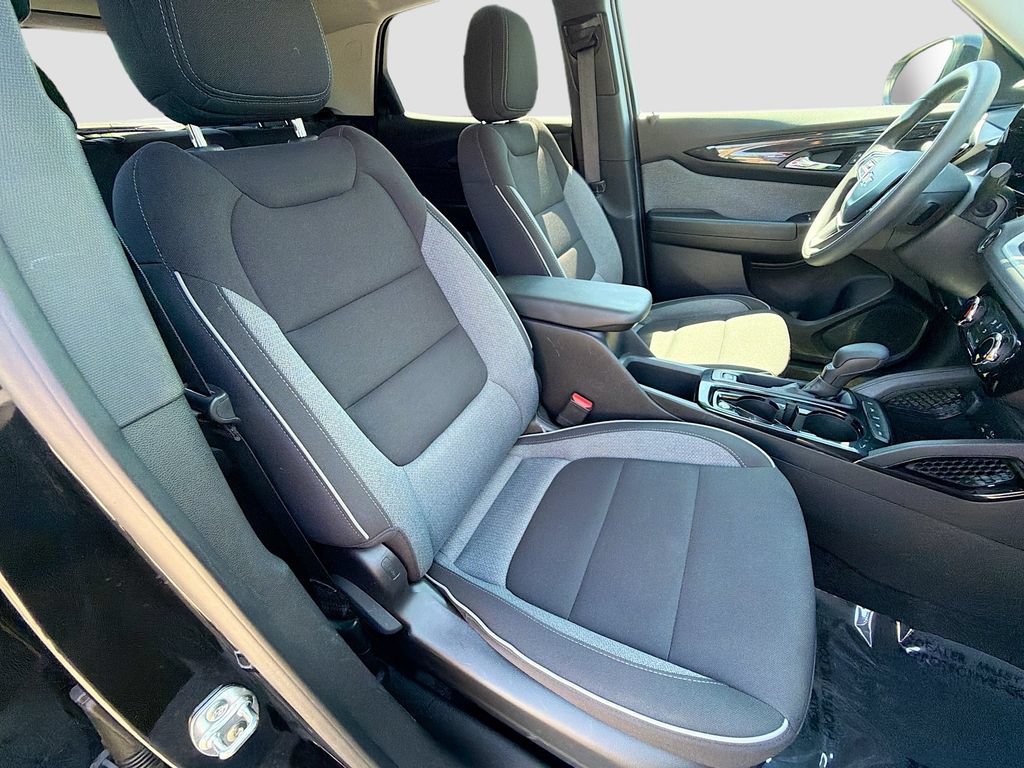 Used 2025 Chevrolet TrailBlazer LT AWD/4WD image 27