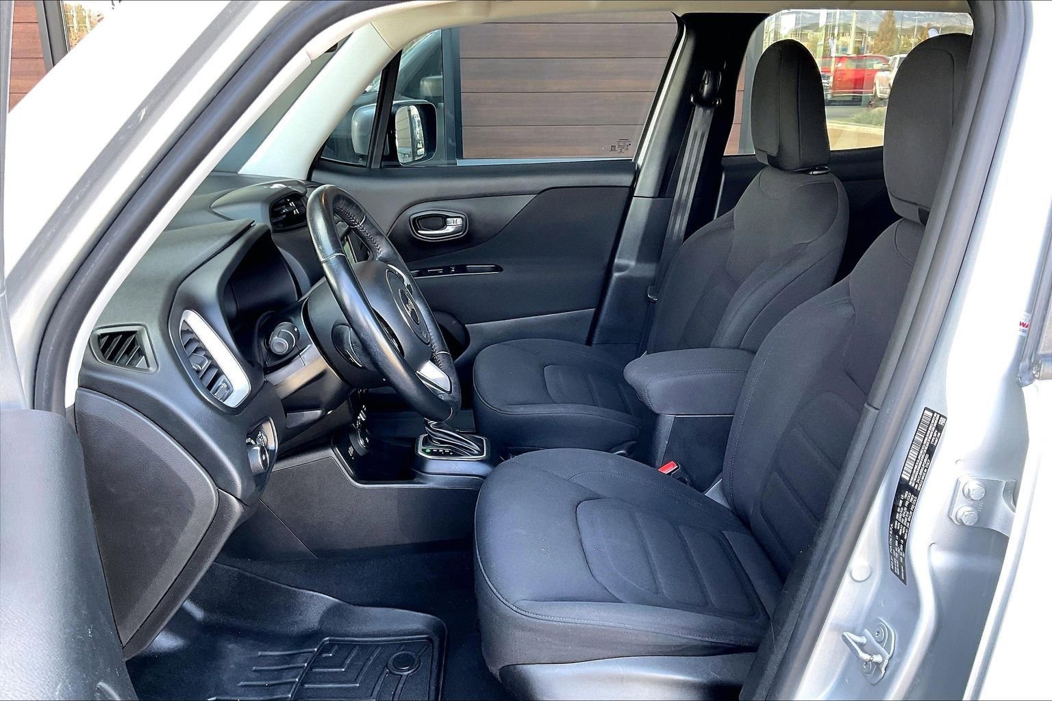 Used 2018 Jeep Renegade Latitude w/ UConnect 8.4 Nav Group image 16