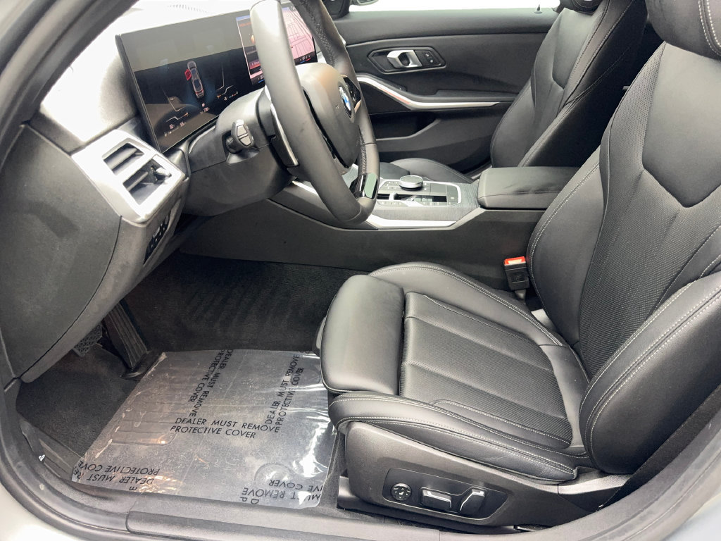Used 2025 BMW 330i Sedan w/ Premium Package RWD image 28