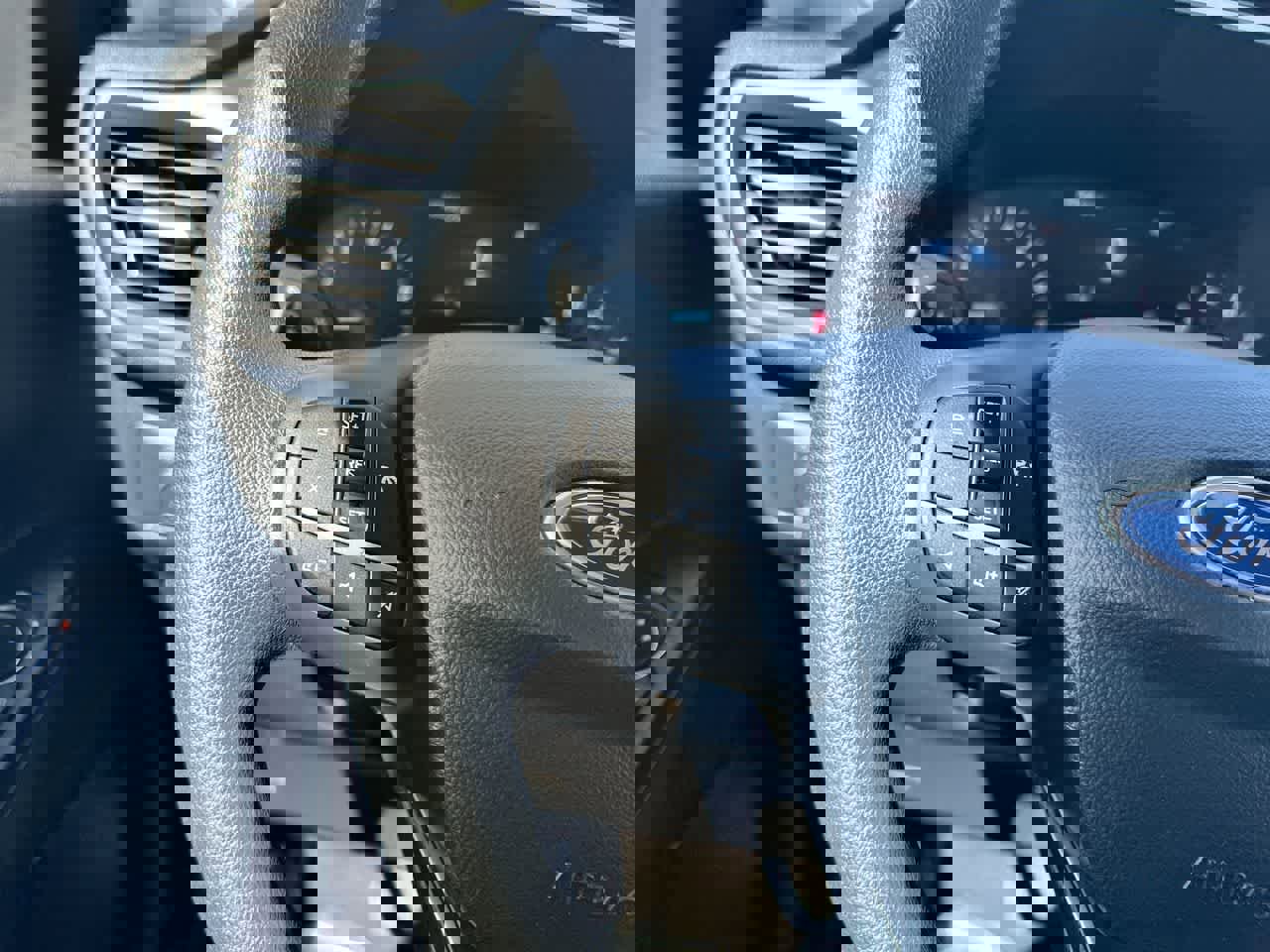 Used 2020 Ford Escape SE image 28