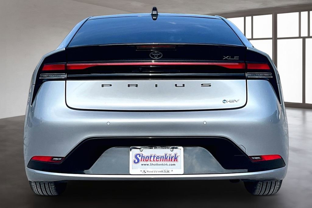 Used 2023 Toyota Prius XLE image 5