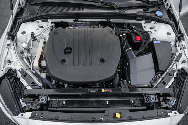Used 2024 Volvo S60 B5 Plus image 19