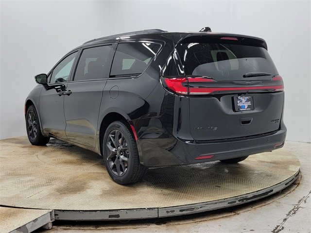 New 2026 Chrysler Pacifica Limited w/ S Appearance Package image 7