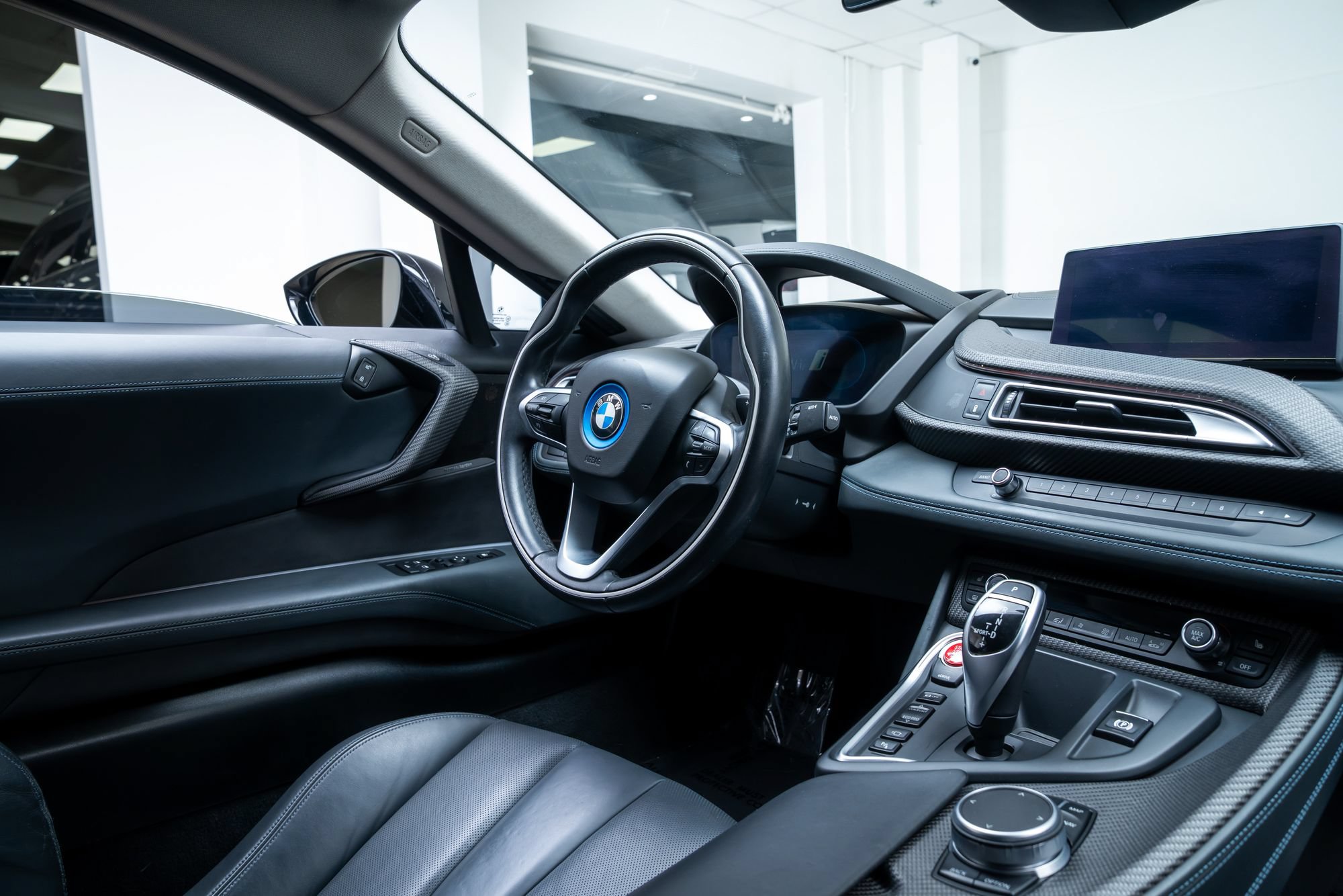 Used 2020 BMW i8 Coupe AWD/4WD image 10