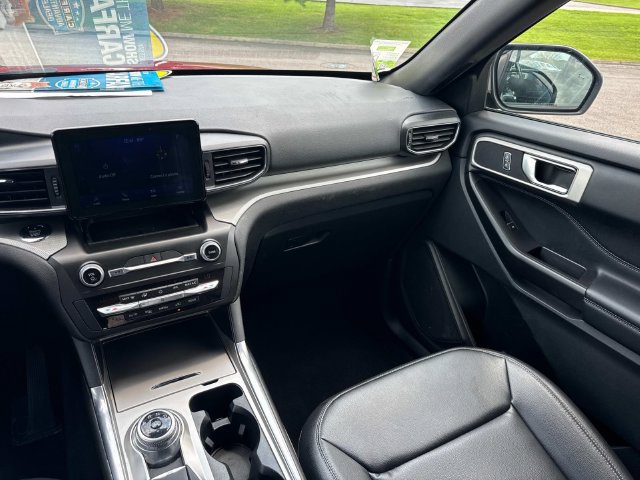 Used 2020 Ford Explorer XLT w/ Equipment Group 202A AWD/4WD image 21