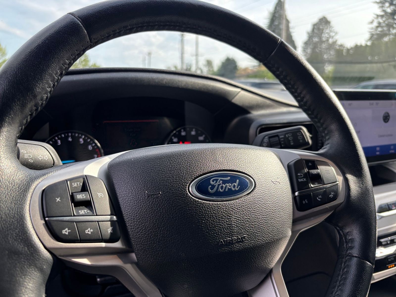Used 2023 Ford Explorer XLT w/ Equipment Group 202A RWD image 30