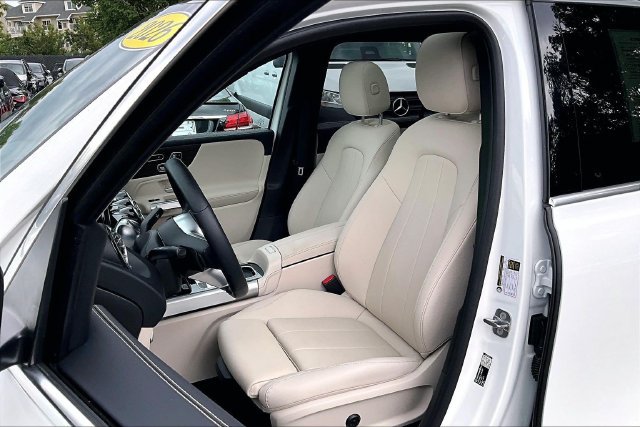 Used 2026 Mercedes-Benz GLB 250 4MATIC image 6
