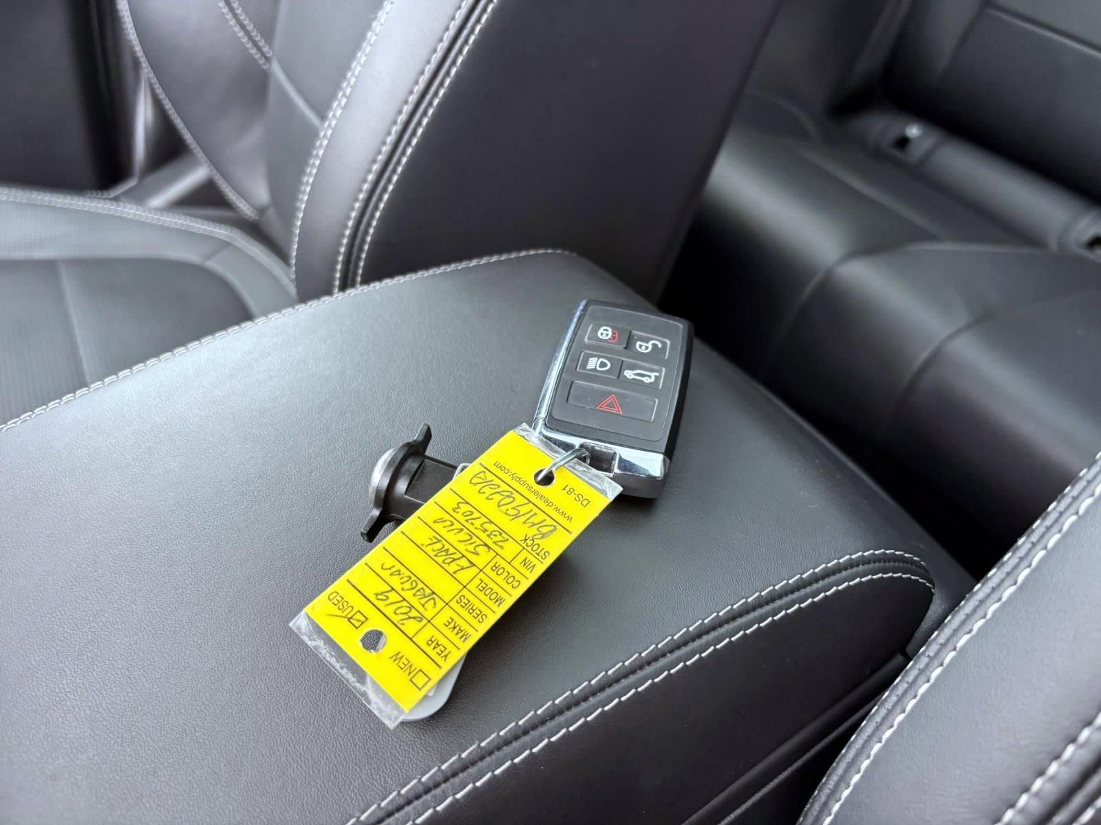 Used 2019 Jaguar E-PACE R-Dynamic HSE image 29