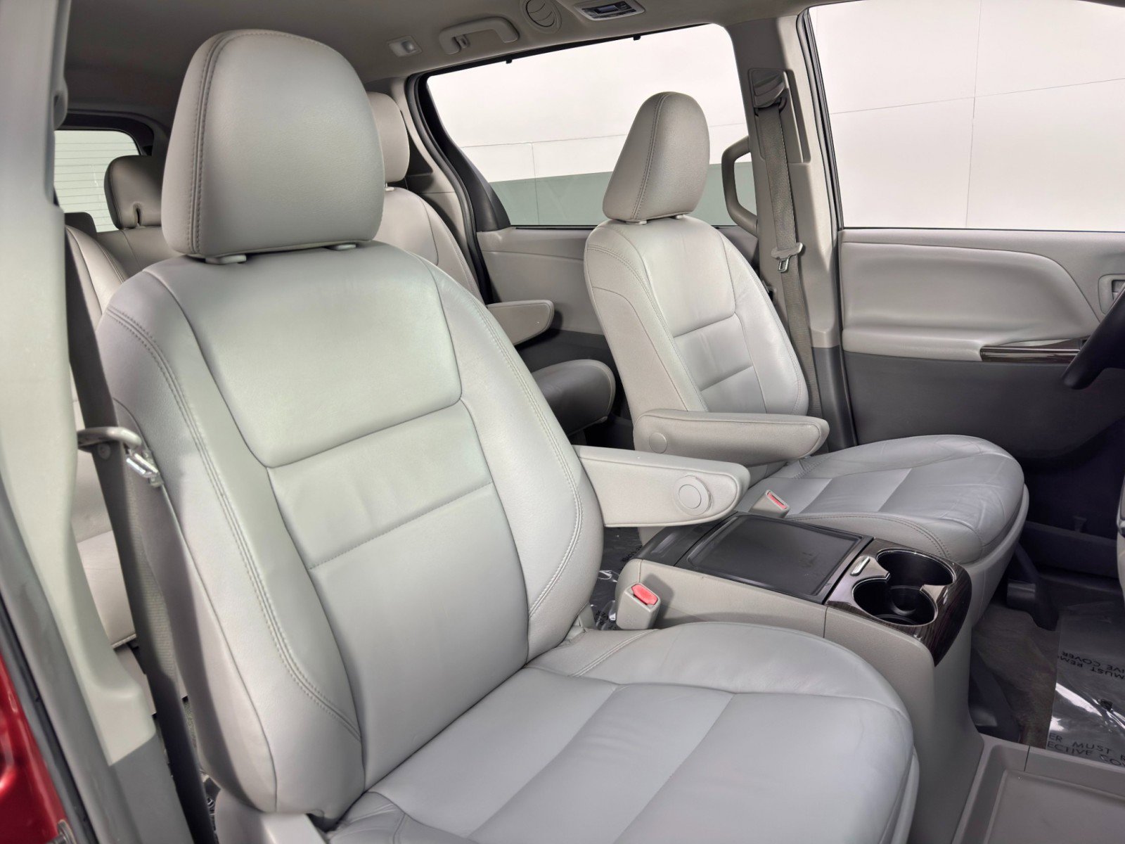 Used 2016 Toyota Sienna XLE FWD image 34