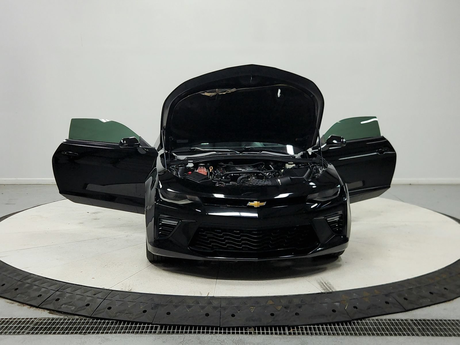 Used 2016 Chevrolet Camaro SS RWD image 11