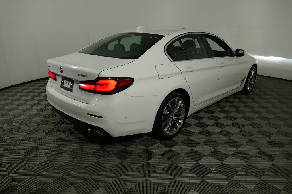 Used 2023 BMW 530i xDrive w/ Premium Package AWD/4WD image 3