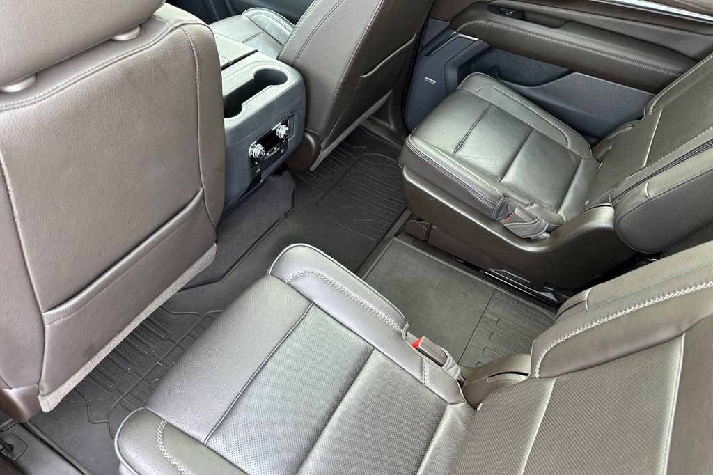 Used 2021 GMC Yukon Denali w/ Denali Premium Package AWD/4WD image 12