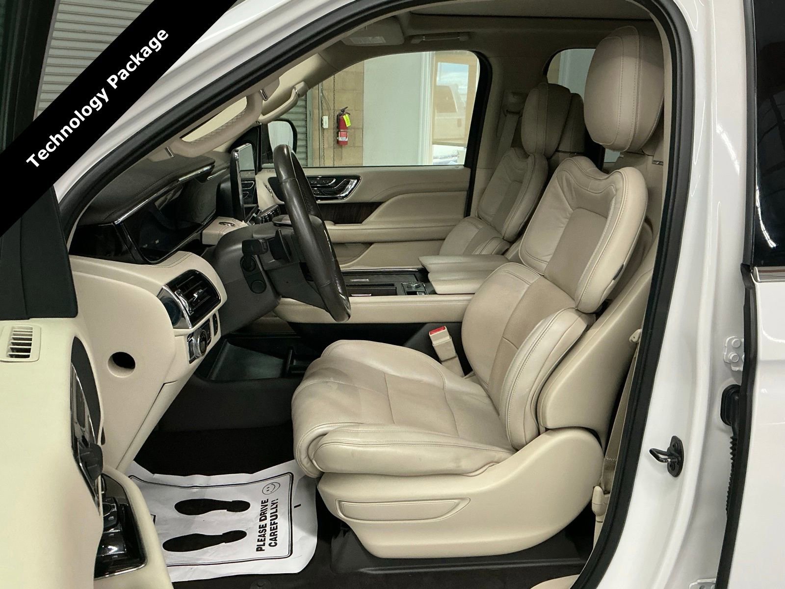 Used 2018 Lincoln Navigator Select w/ Technology Package image 10