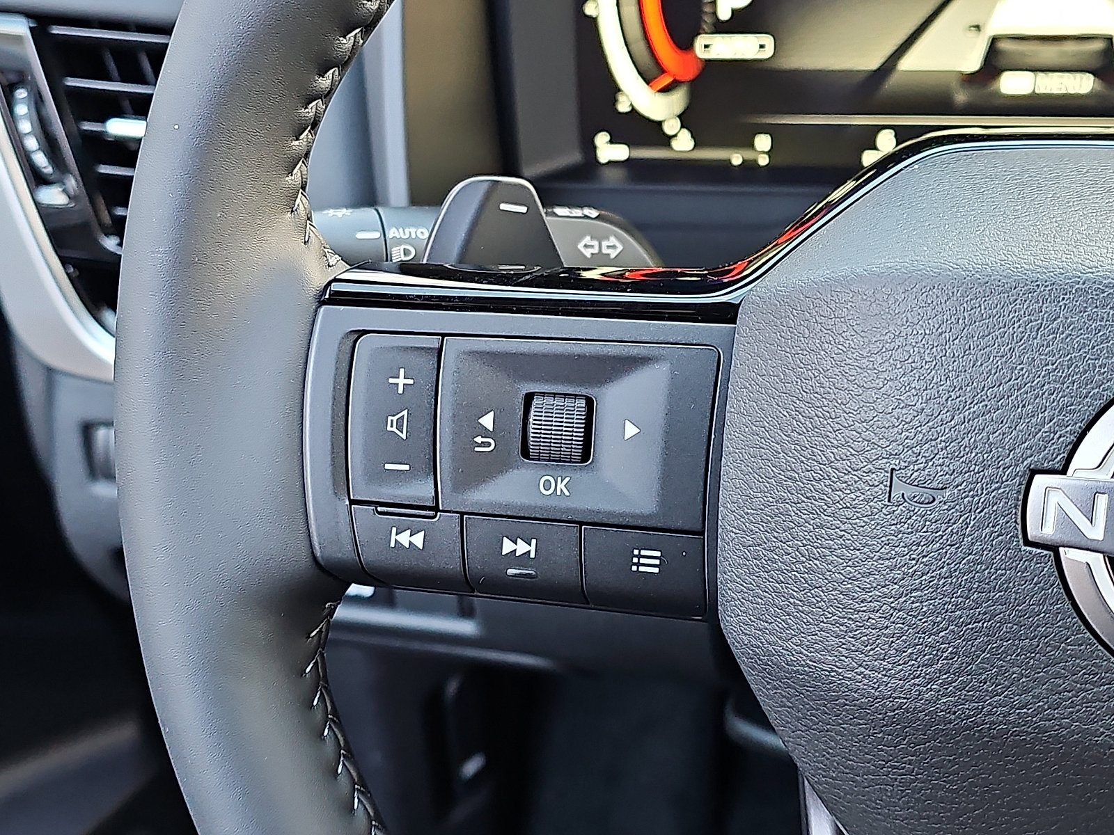 Certified 2025 Nissan Rogue SL image 22