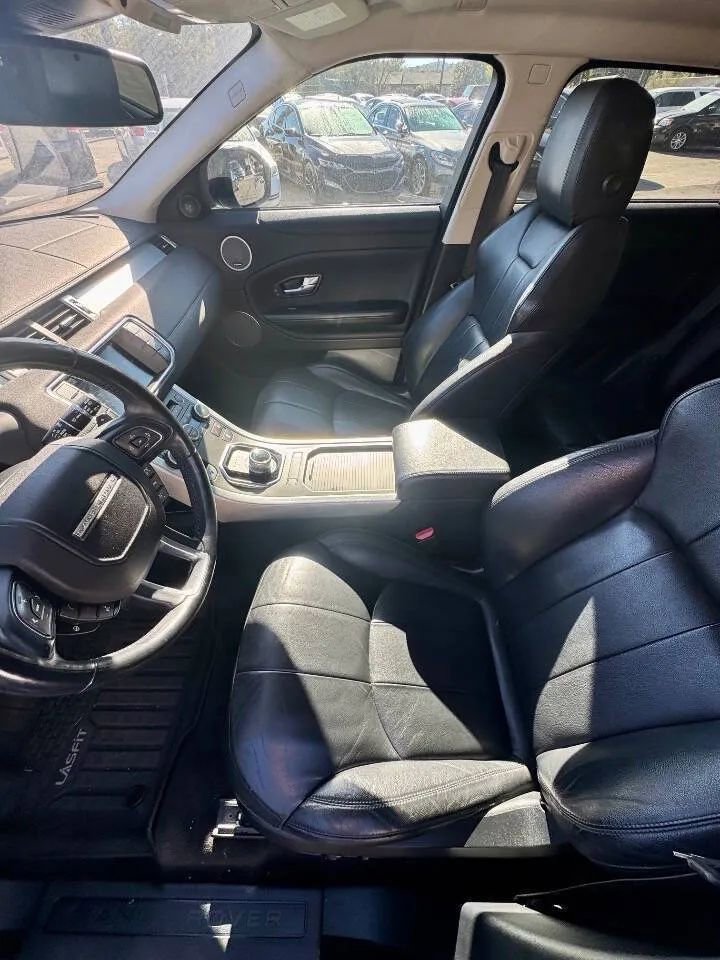 Used 2016 Land Rover Range Rover Evoque SE image 12