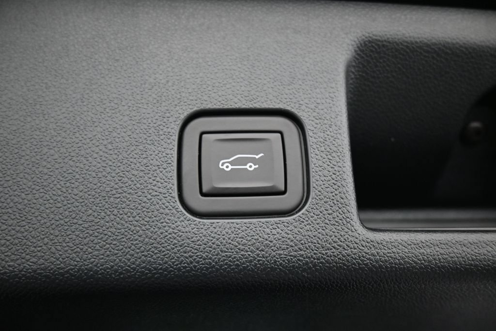 Used 2024 Chevrolet Equinox EV RS FWD image 40