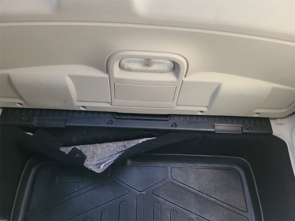 Used 2015 Chrysler Town & Country Touring image 37