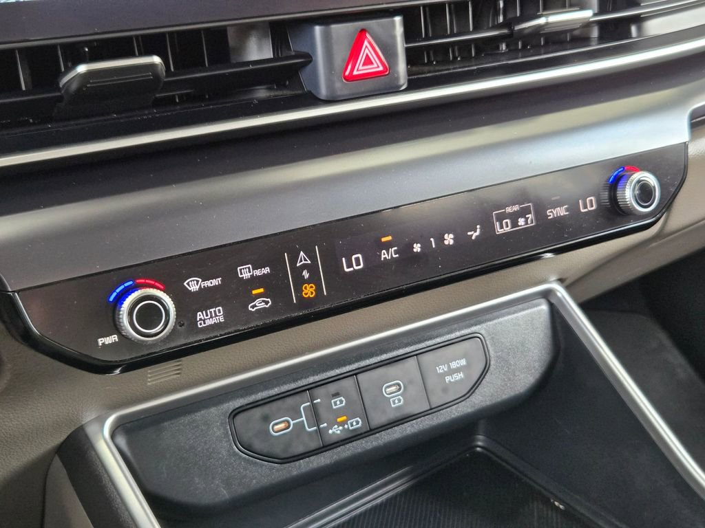 Used 2025 Kia Carnival FWD image 18