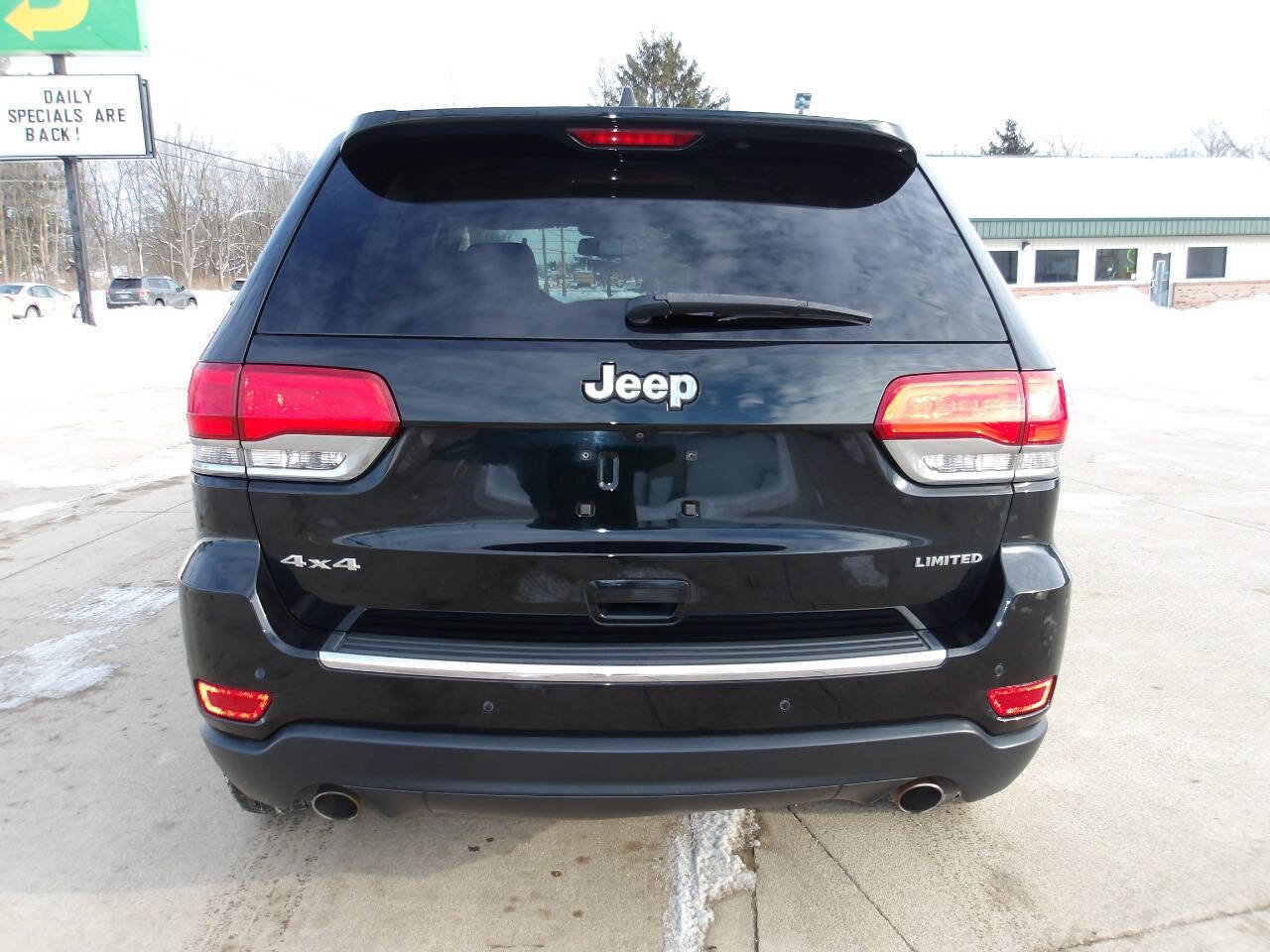 Used 2014 Jeep Grand Cherokee Limited w/ Luxury Group II image 4