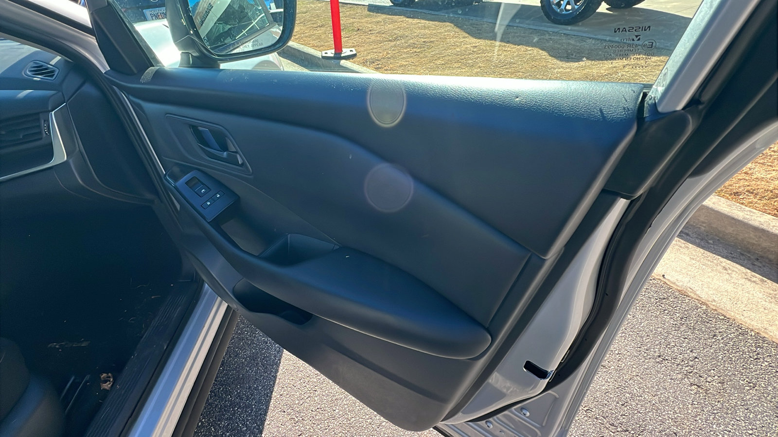 Used 2024 Nissan Rogue S image 18