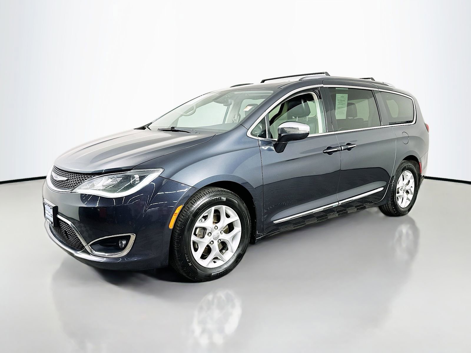 Used 2020 Chrysler Pacifica Limited FWD image 4