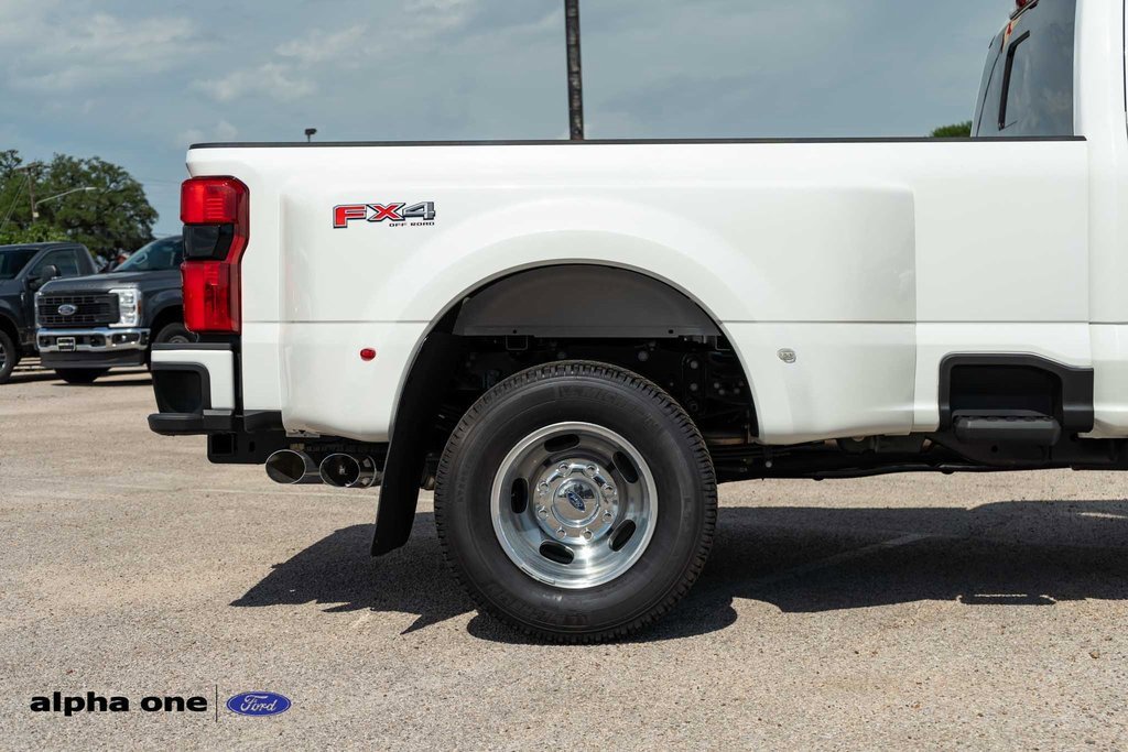 Used 2025 Ford F350 Platinum image 5