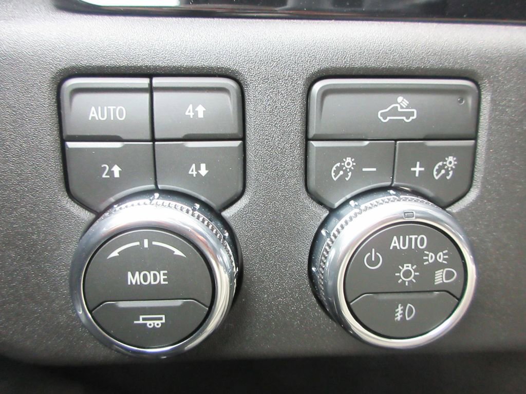 New 2026 GMC Sierra 1500 Elevation image 17