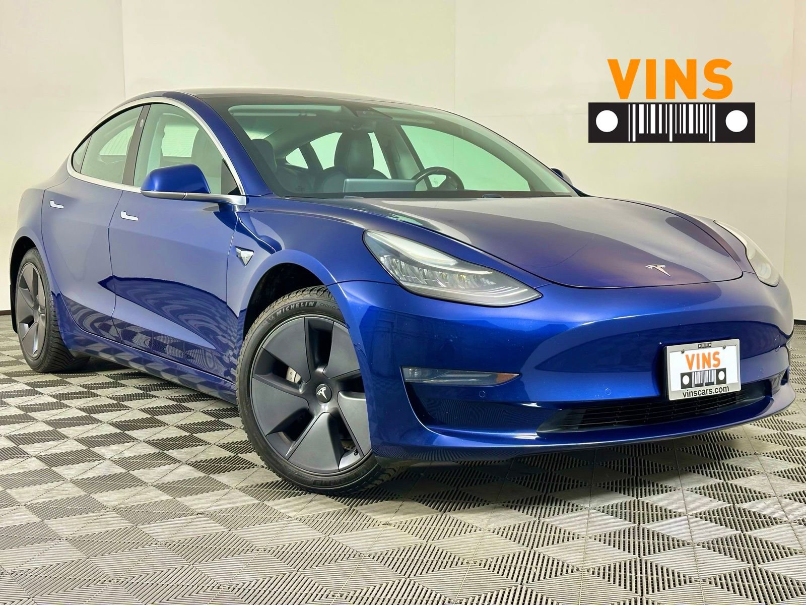 Used 2018 Tesla Model 3 Long Range image 1