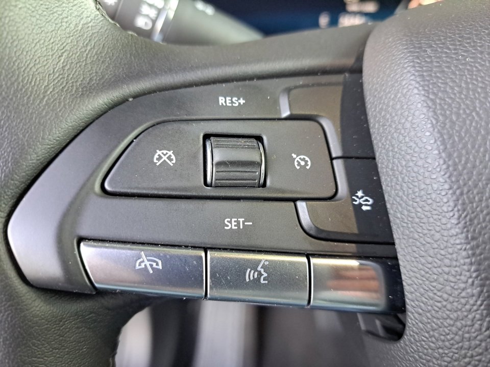 Used 2025 Cadillac XT4 Premium Luxury image 33