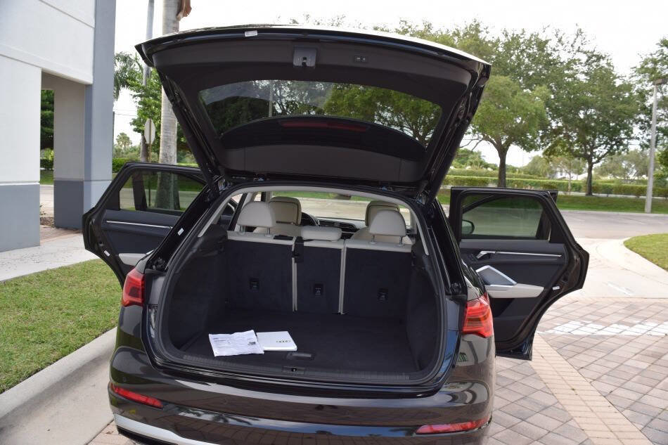 Used 2022 Audi Q3 2.0T Premium w/ Convenience Package AWD/4WD image 77