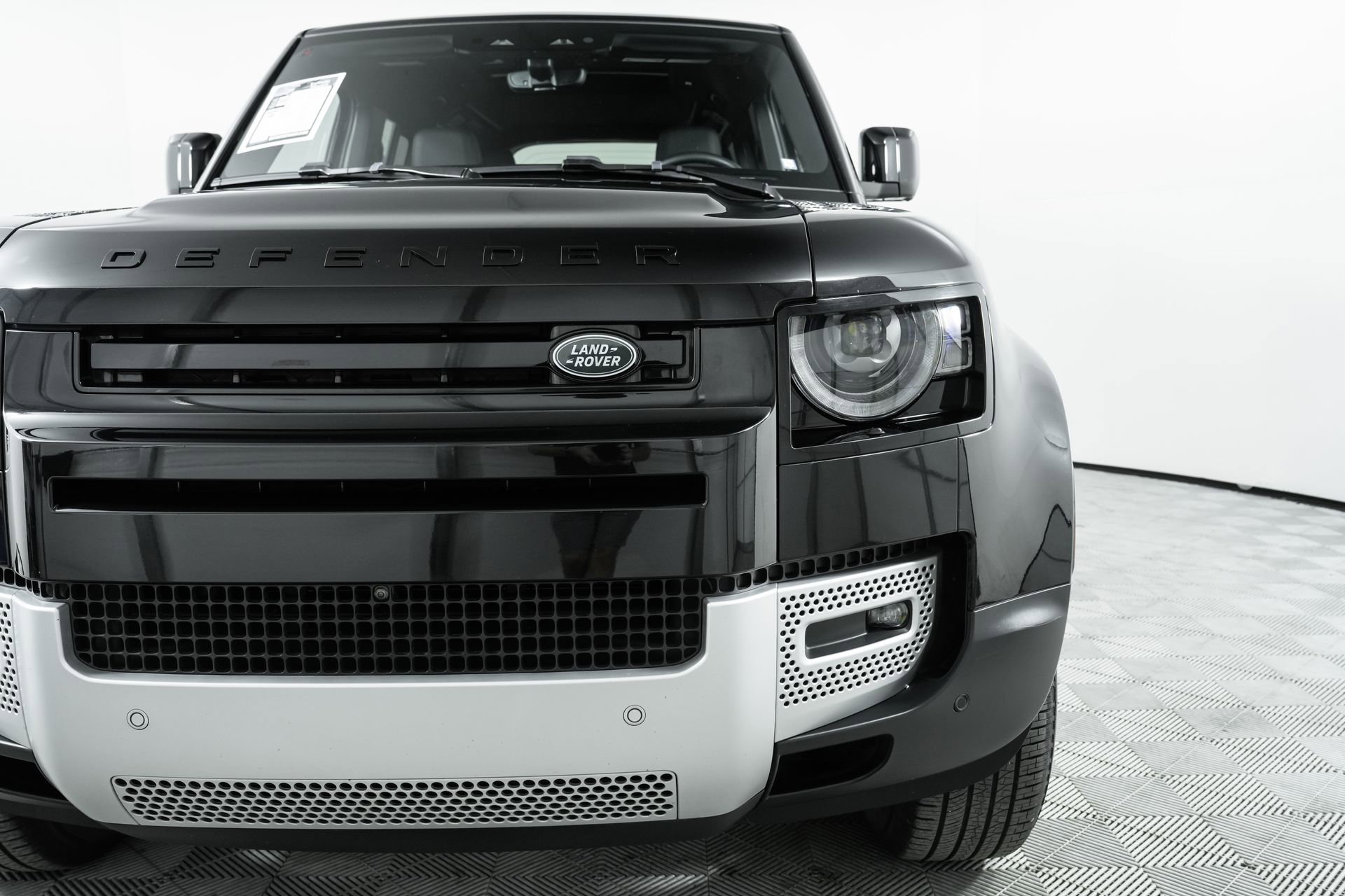 Used 2025 Land Rover Defender 110 S image 46