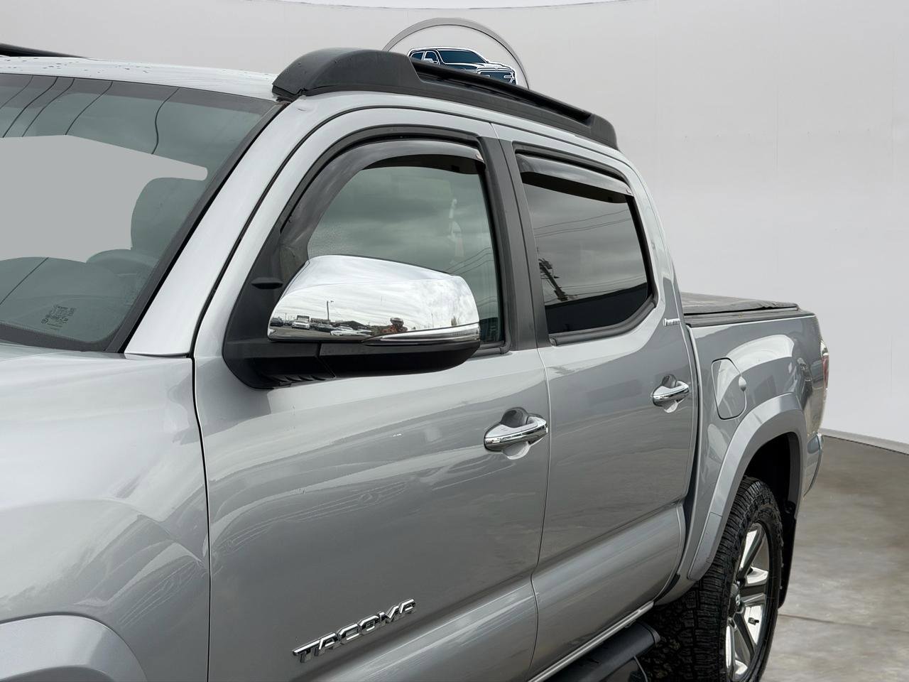 Used 2017 Toyota Tacoma Limited w/ Tow Package image 15