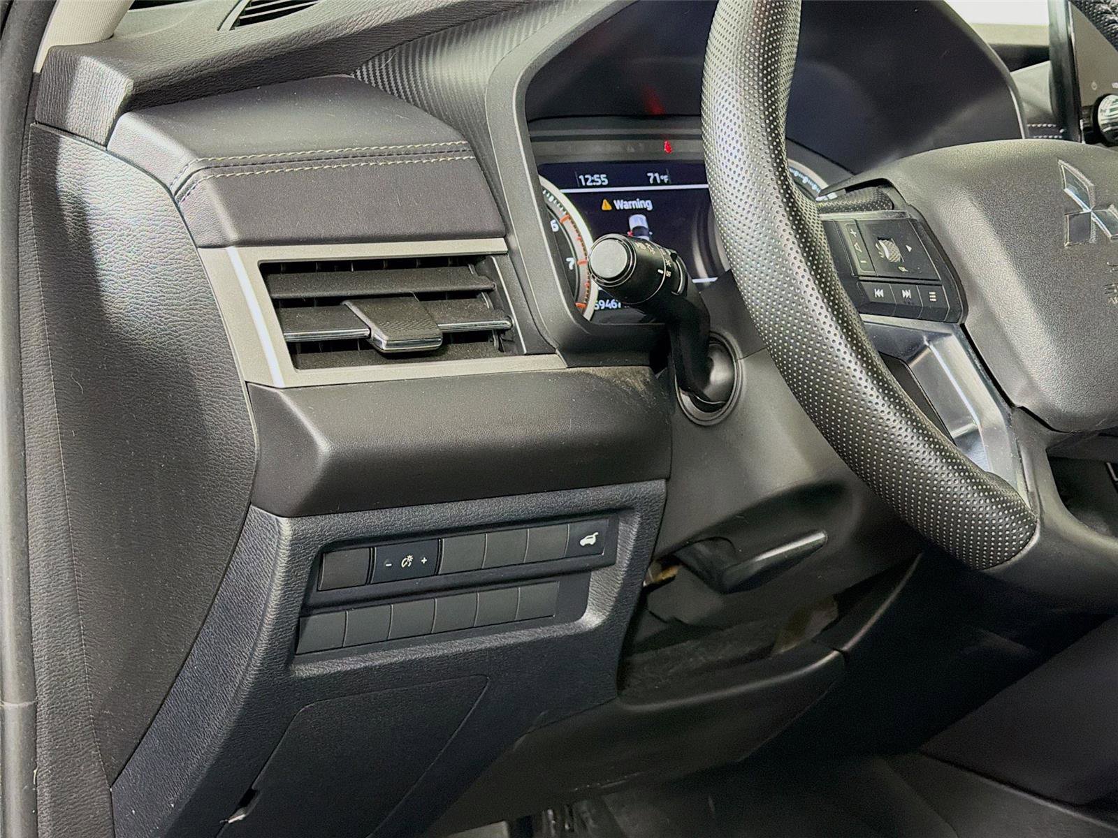 Used 2023 Mitsubishi Outlander SE image 10