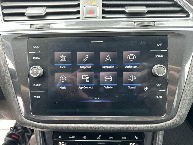 Certified 2022 Volkswagen Tiguan SE image 23