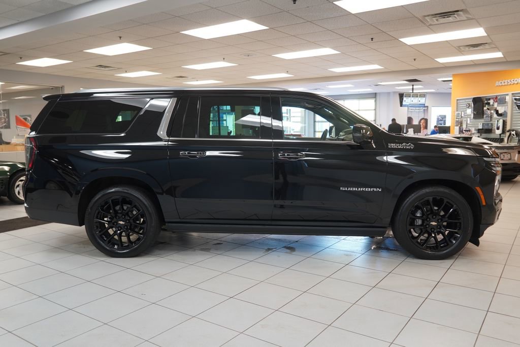 Used 2025 Chevrolet Suburban High Country AWD/4WD image 16