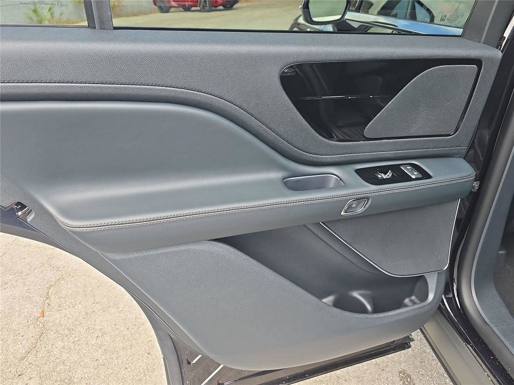 New 2026 Lincoln Aviator 2WD image 10