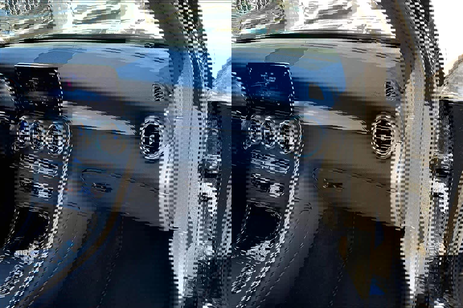 Used 2022 Mercedes-Benz GLC 300 w/ Premium Package Lite image 17