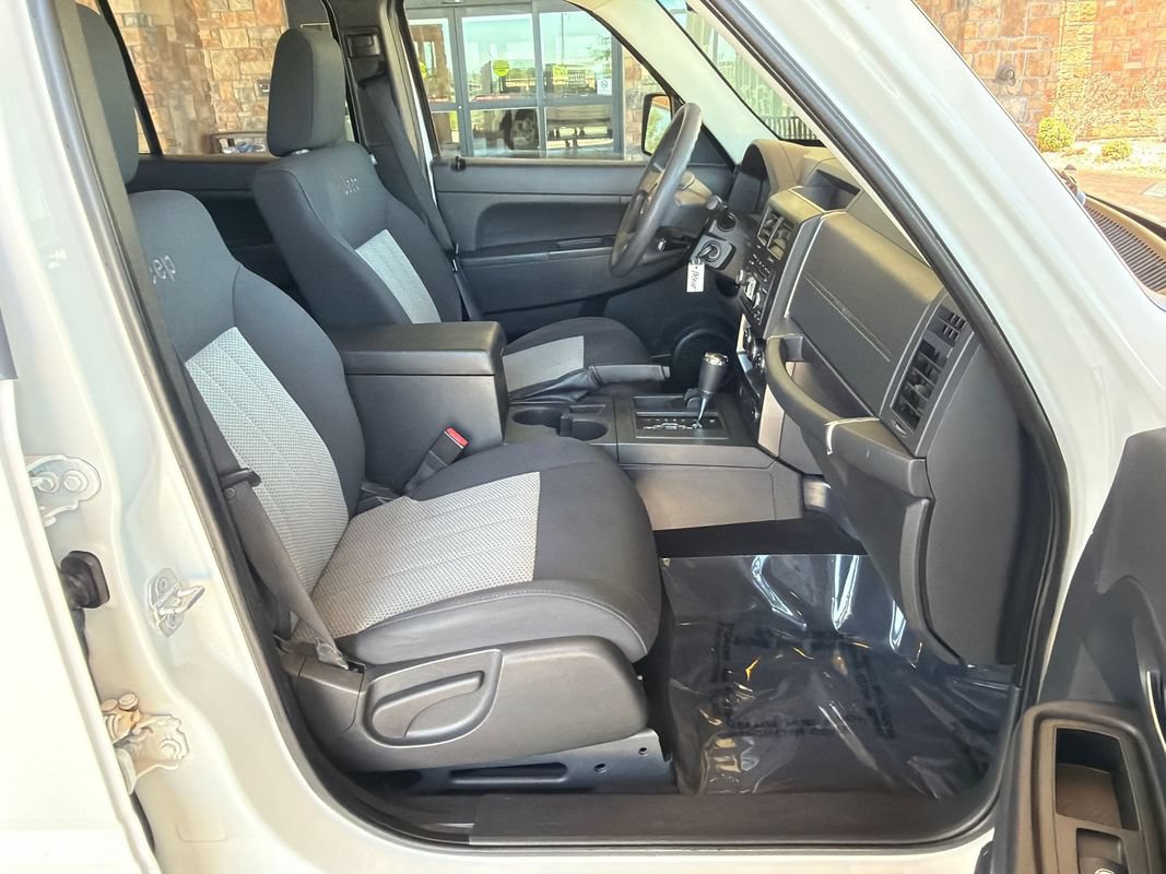 Used 2009 Jeep Liberty Sport w/ Popular Equipment Group AWD/4WD image 19