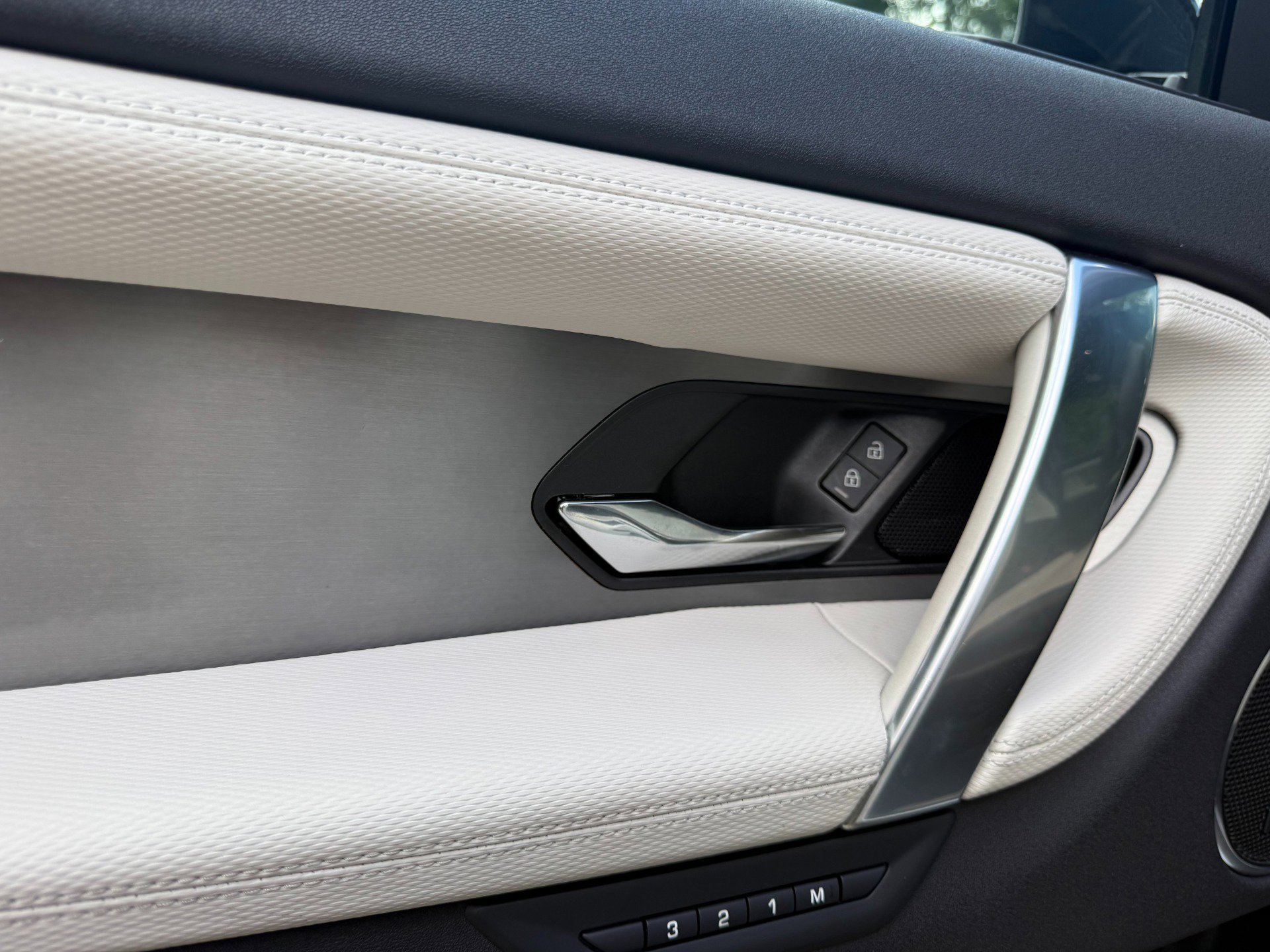 Used 2024 Land Rover Discovery Sport Dynamic SE image 49