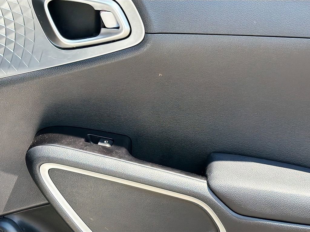 Used 2022 Kia Soul LX FWD image 28