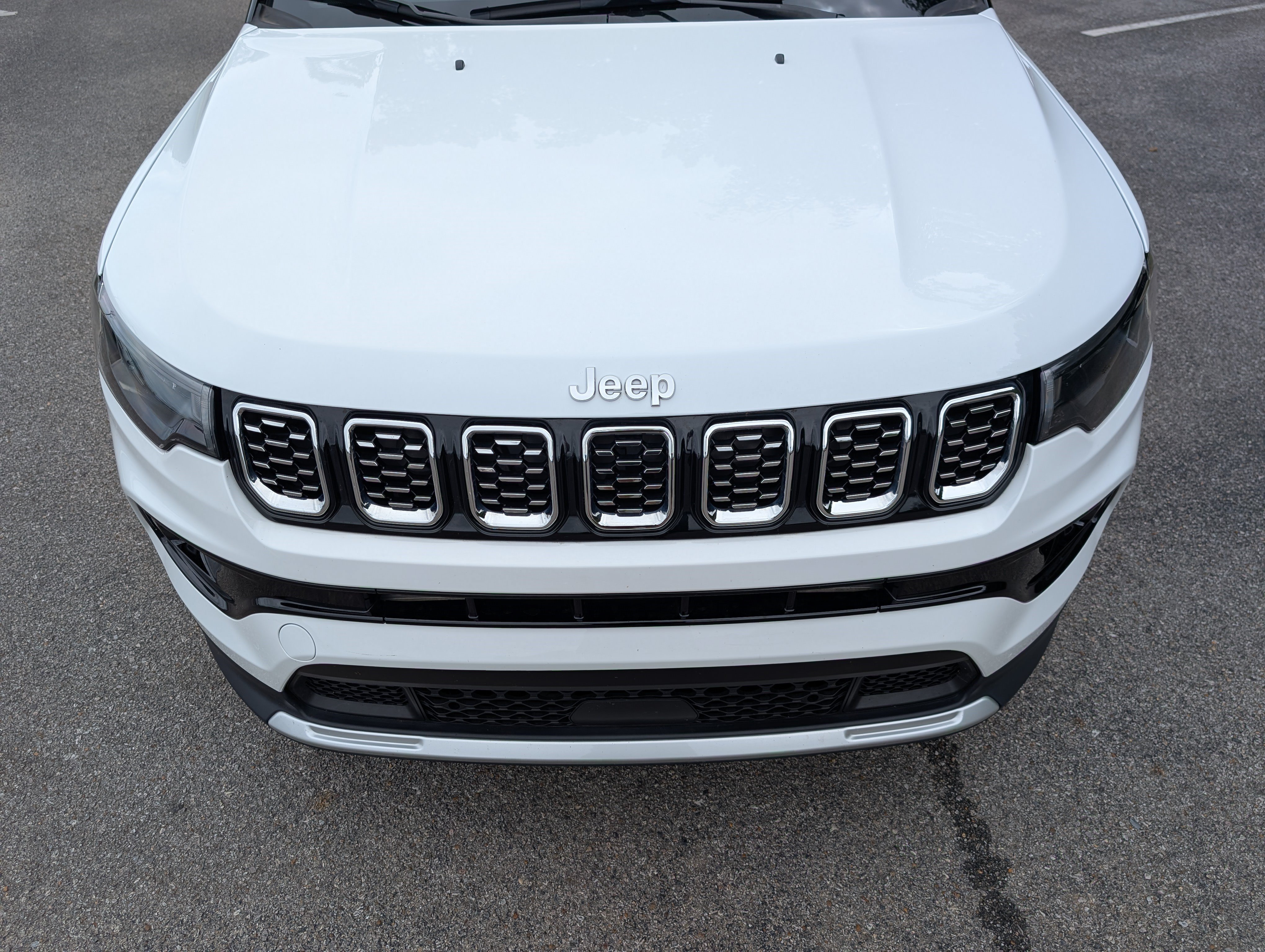 Used 2025 Jeep Compass Limited AWD/4WD image 11